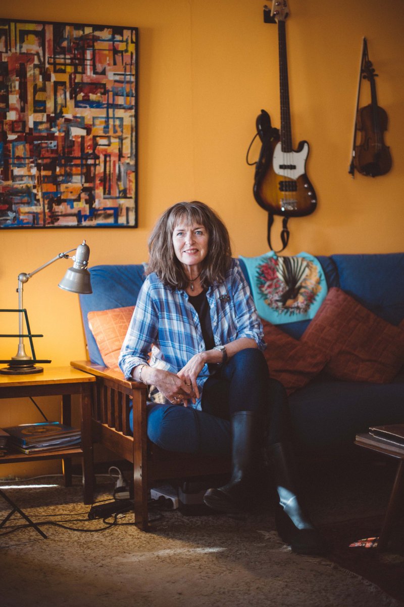 Caroline Easther And The Cinnamon Girls