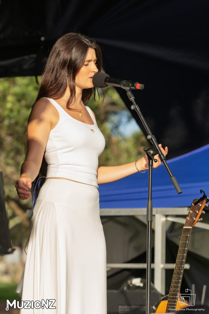 Alayna @ Music In Parks
