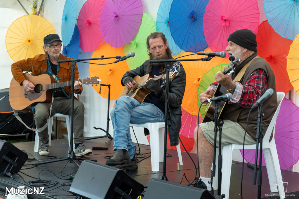 Larry & Dave Alley Blackboard Session Auckland Folk Festival