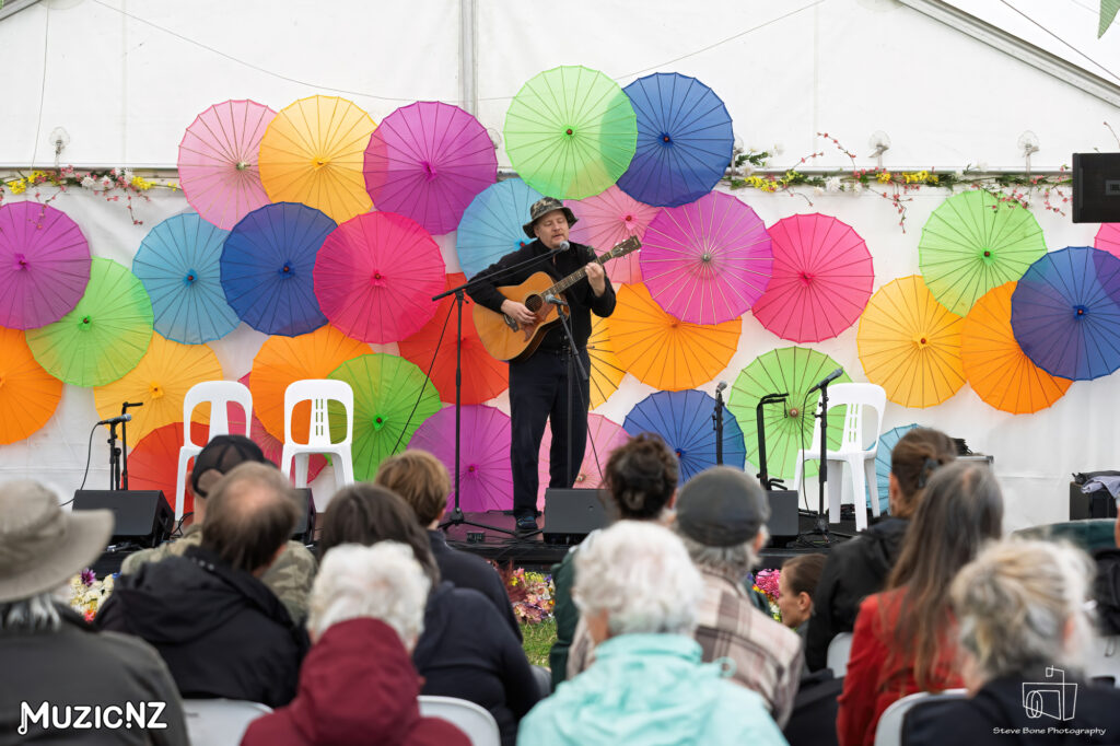 David Hunt Blackboard Session Auckland Folk Festival