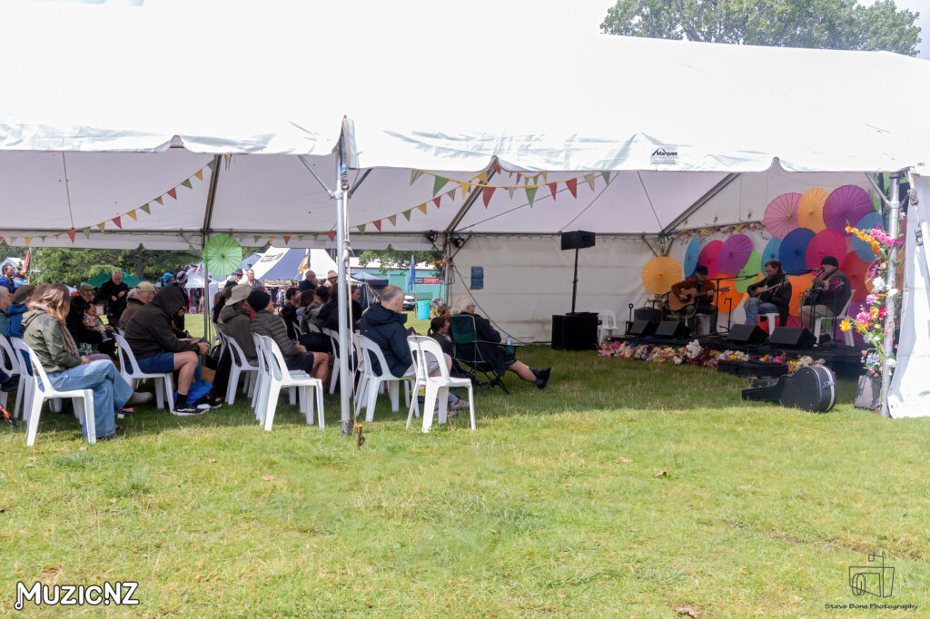 Larry & Dave Alley Blackboard Session Auckland Folk Festival