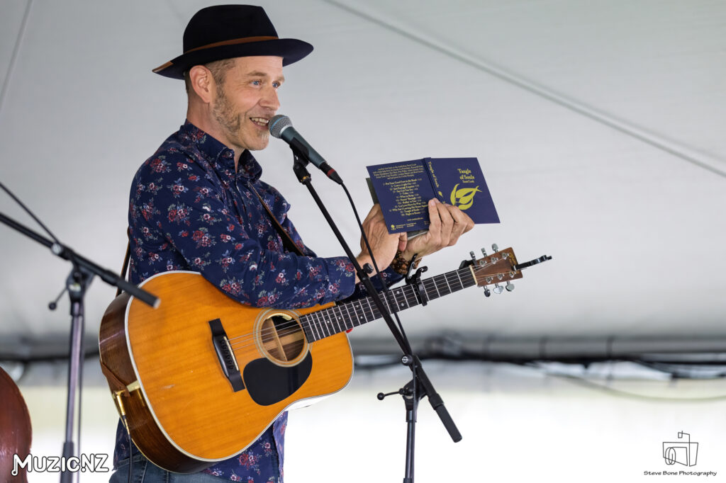 Scott Cooke and Pamela Mae Auckland Folk Festival