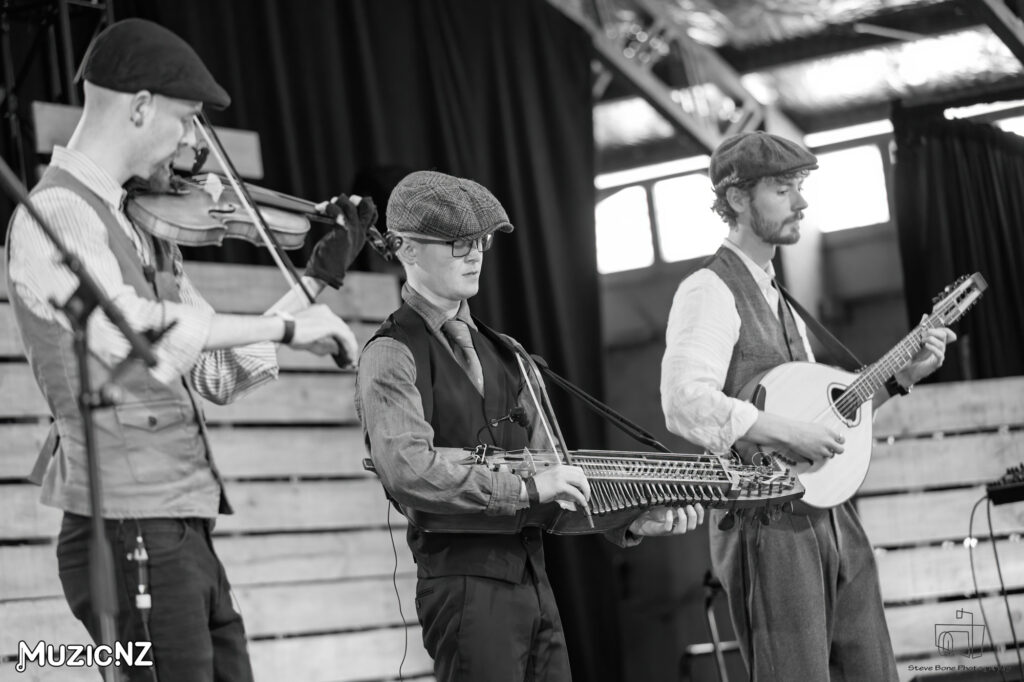 Dragkroka Auckland Folk Festival