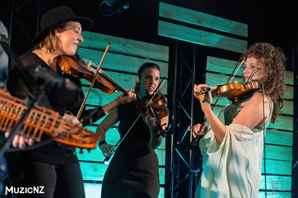 Cassie and Maggie Sunday Showcase Auckland Folk Festival