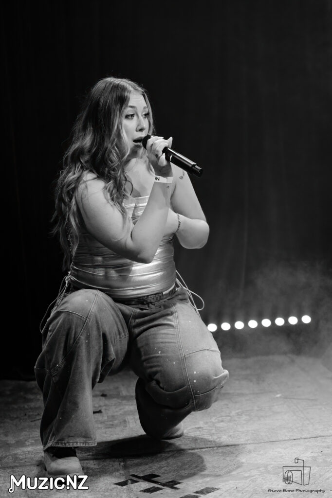 Lottie Gilmour @ Big Fan