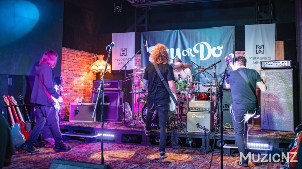 DER06297 (1)