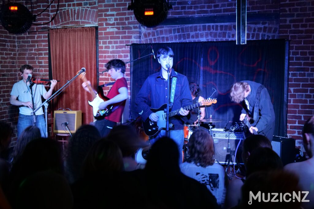 Ivy at pearl diver dunedin 3.10.25 14