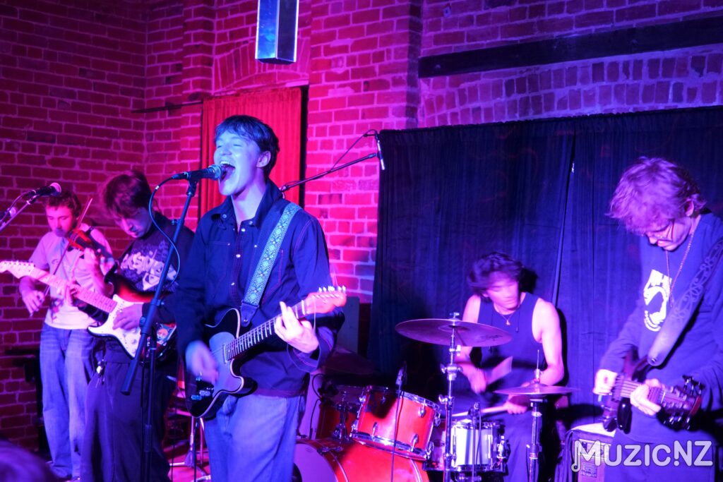Ivy at pearl diver dunedin 3.10.25 2