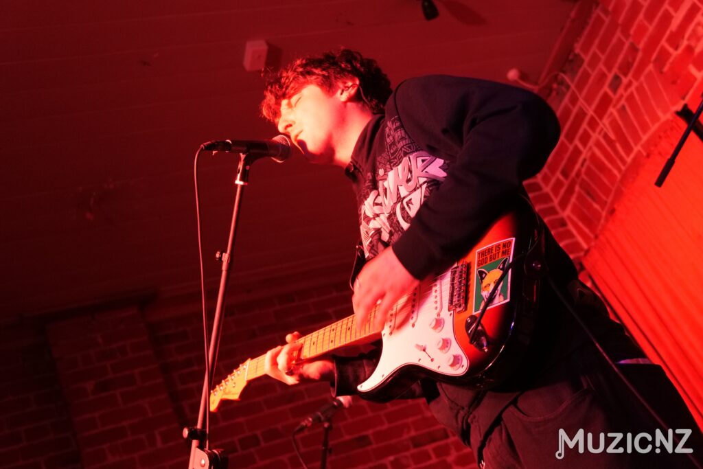 Ivy at pearl diver dunedin 3.10.25 5