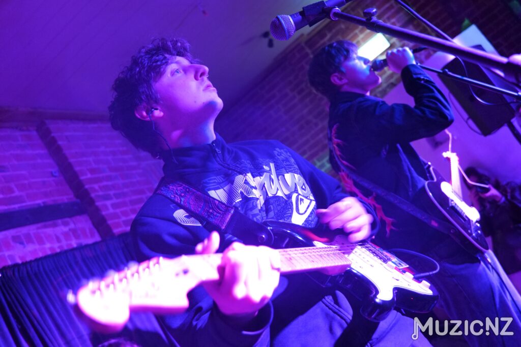 Ivy at pearl diver dunedin 3.10.25 6