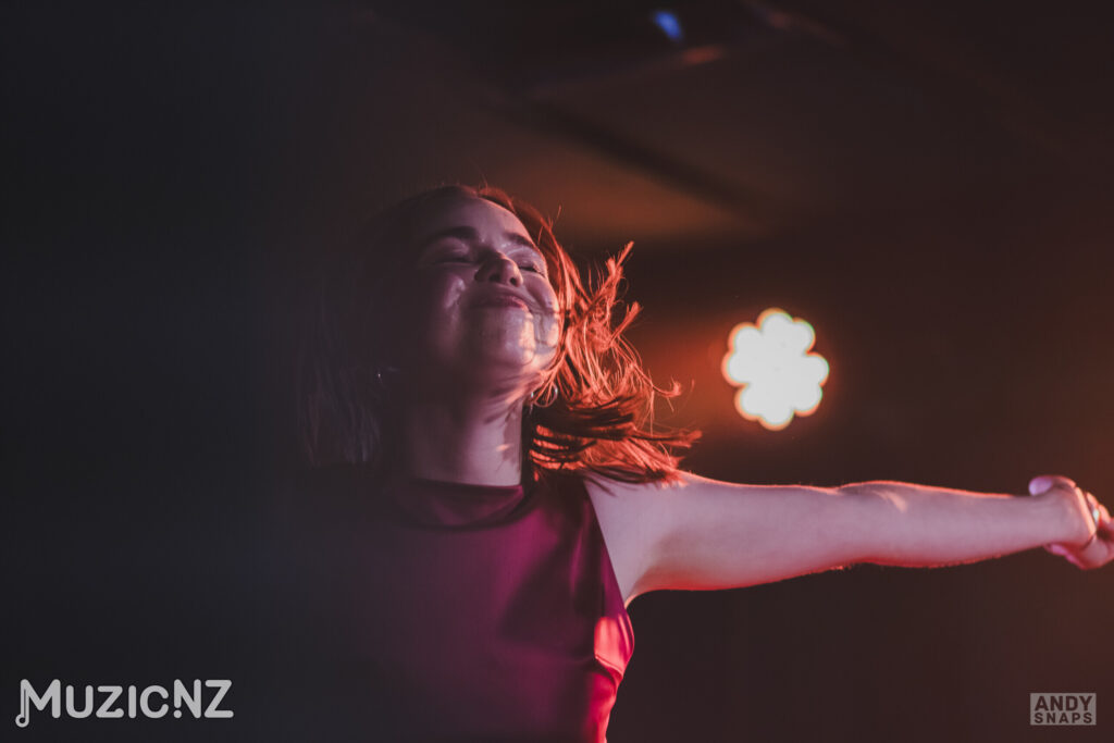 Lily MNZ