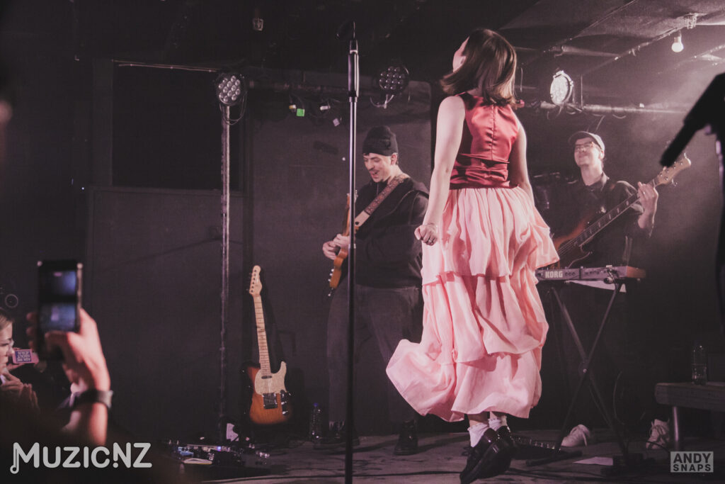 Lily MNZ