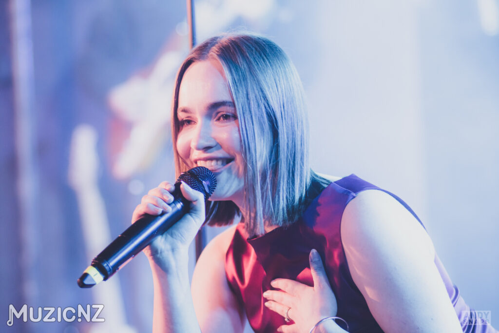 Lily MNZ
