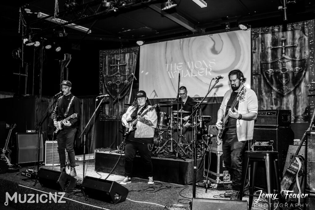 The mons whaler 14