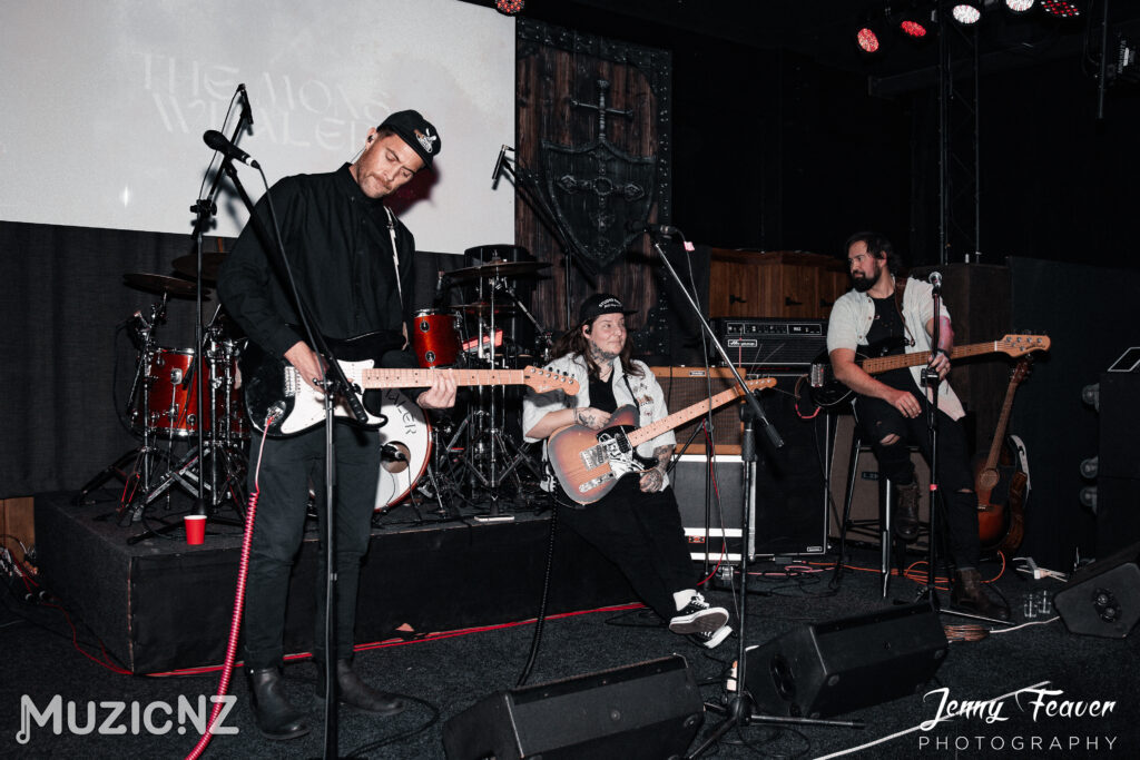 The mons whaler 16
