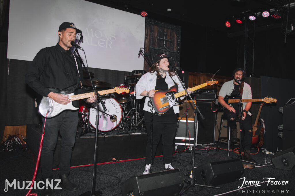 The mons whaler 17