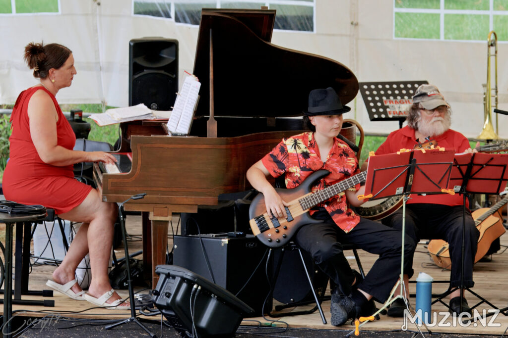 Red Arrows @ Classics at the cove