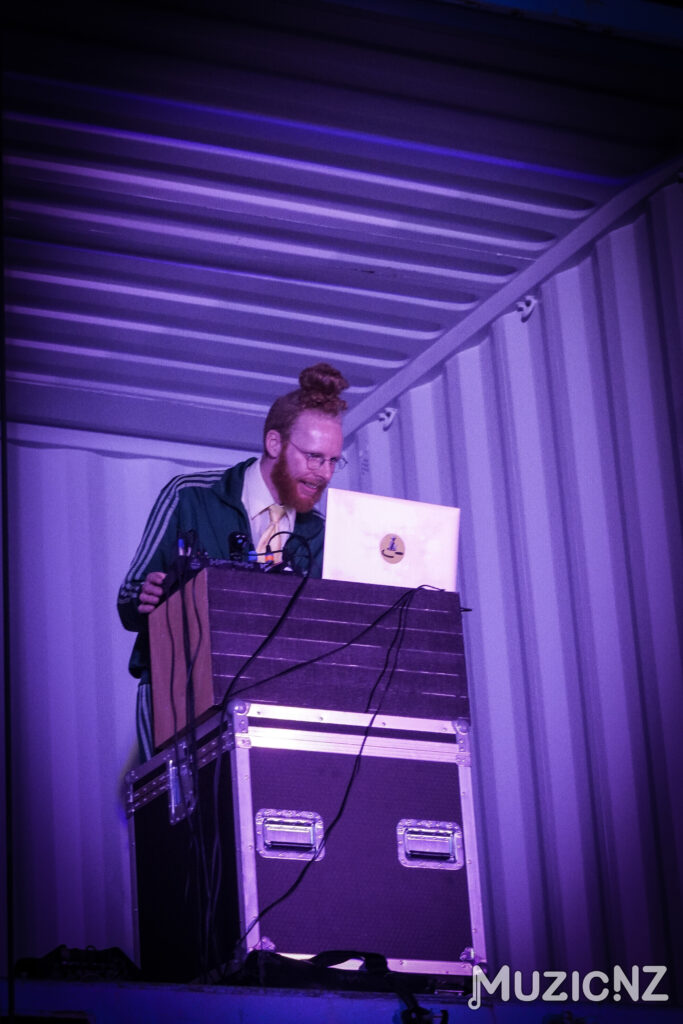 Uncontainable