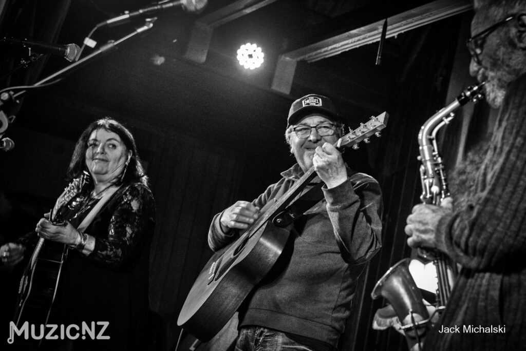 Band kiwi covers final25 26 no1