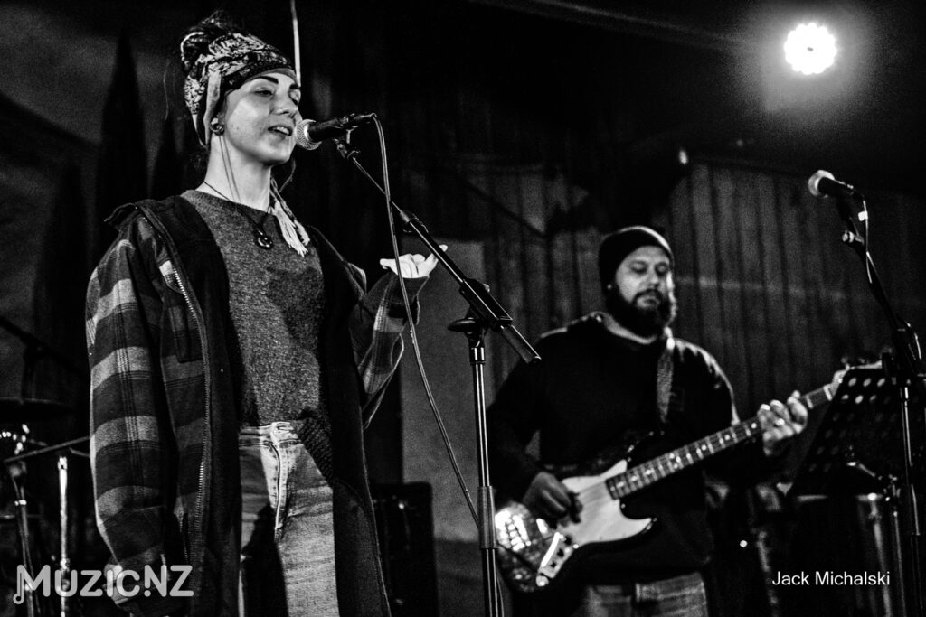 Band kiwi covers final25 26 no1