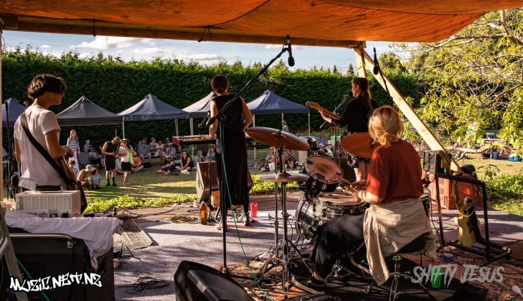 Dam Dans @ Lettuce Inn, Katikati 26/01/2019