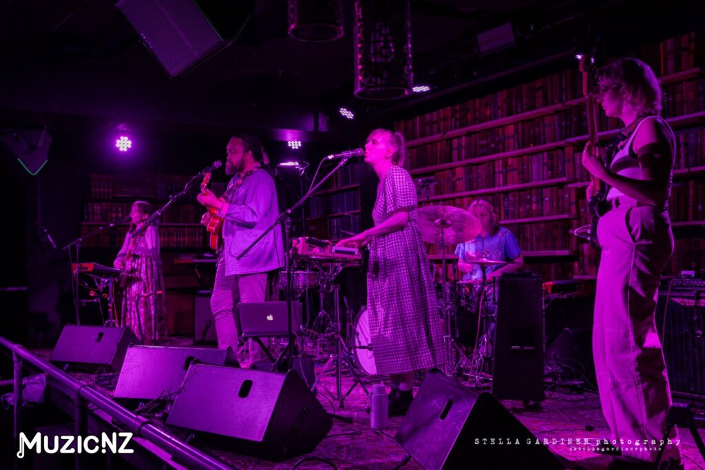 Dawn Diver @ Meow, Wellington 08/12/2023