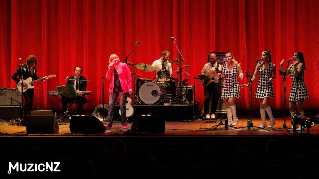 Dinah Lee @ St James Theatre, Wellington 06/10/2023