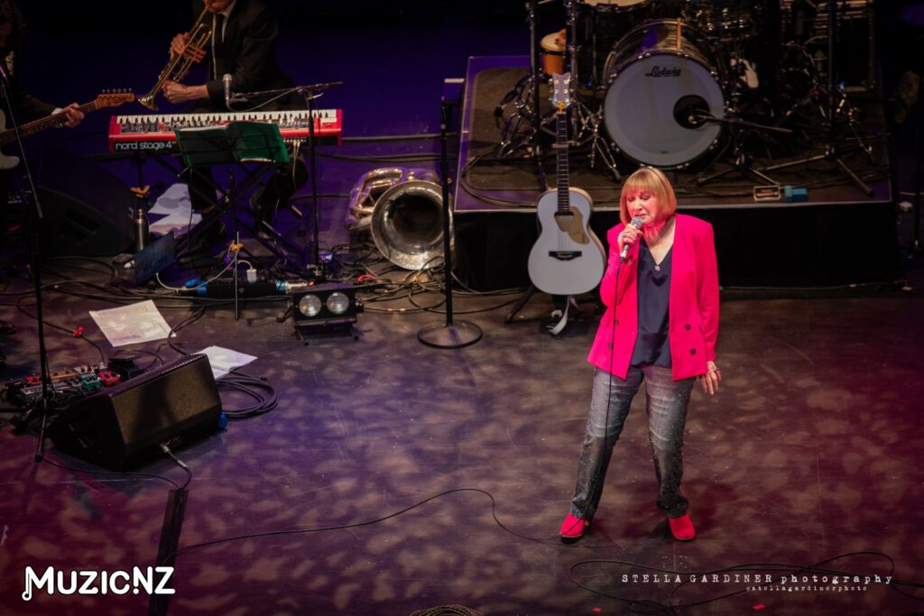 Dinah Lee @ St. James Theatre, Wellington 06/10/2023