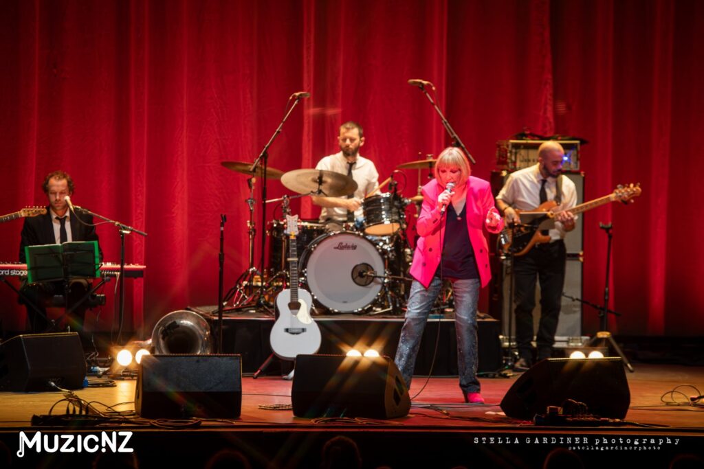 Dinah Lee @ St. James Theatre, Wellington 06/10/2023