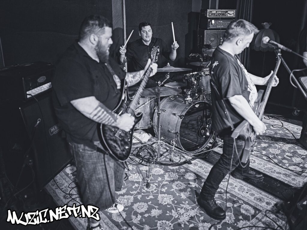 Divebomber @ 12 Bar, Christchurch 12/11/2021