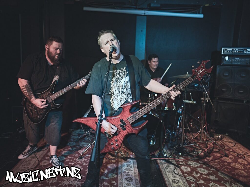 Divebomber @ 12 Bar, Christchurch 12/11/2021