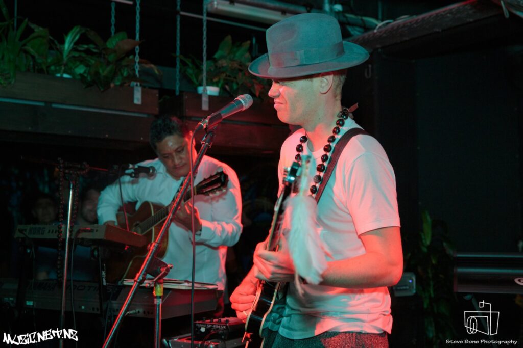 Electric Wire Hustle @ Neck Of The Woods, Auckland 01/10/2016