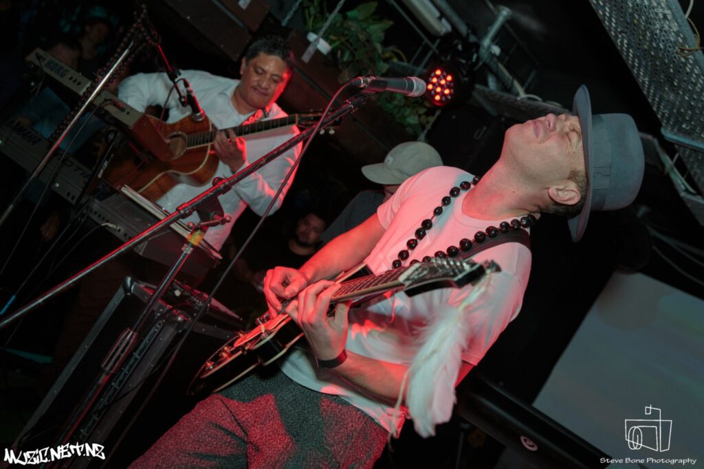 Electric Wire Hustle @ Neck Of The Woods, Auckland 01/10/2016