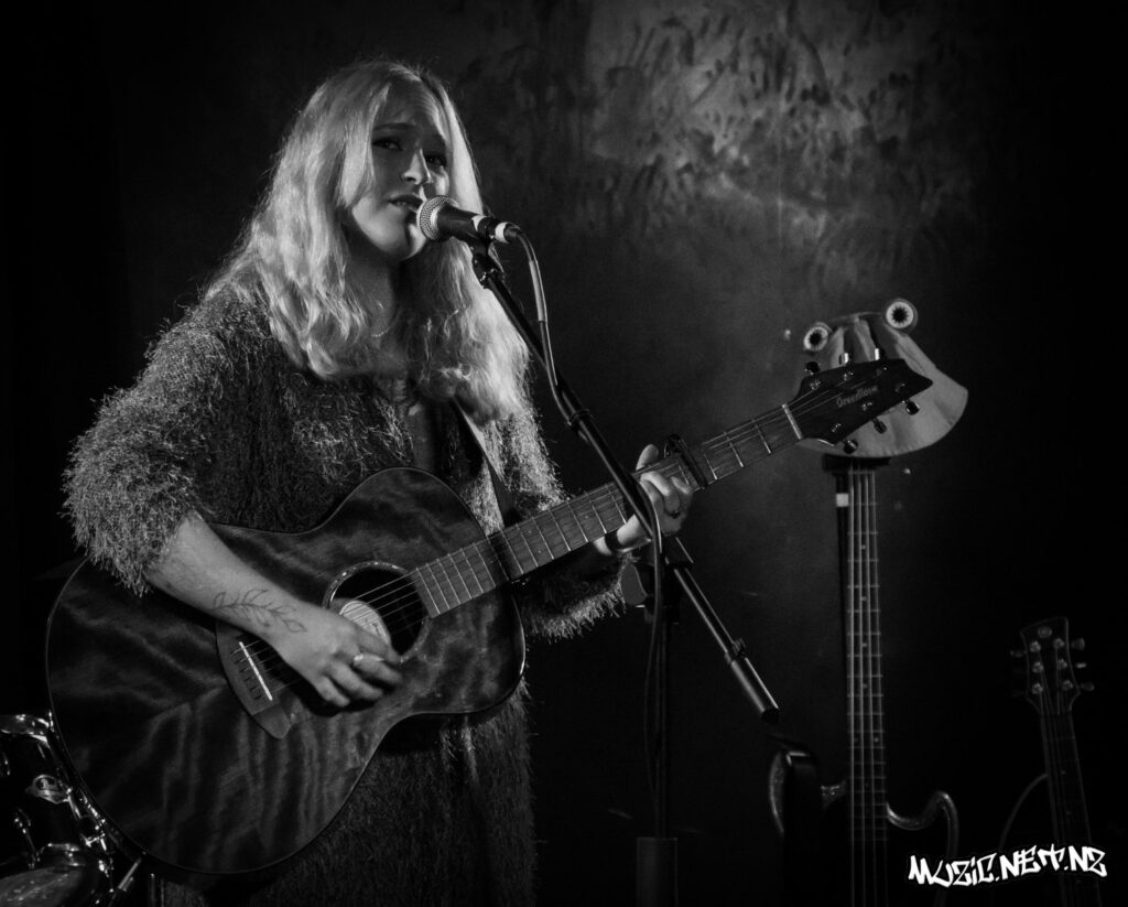 Erin Myers @ Nivara Lounge, Hamilton 09/09/2022