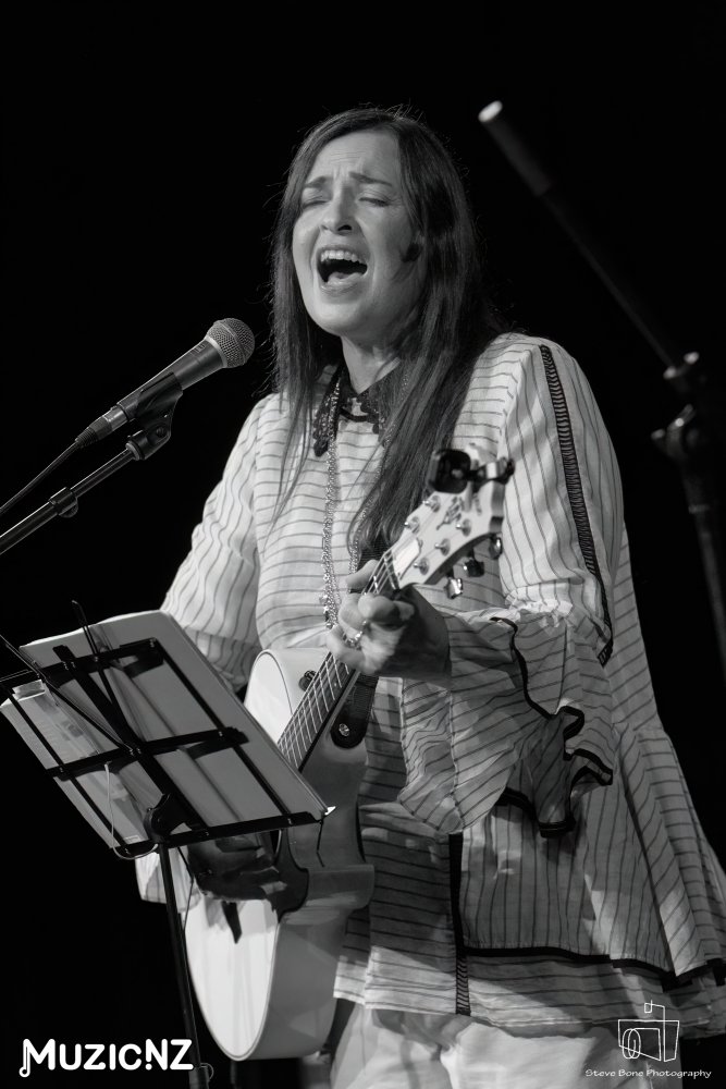 Jan Hellriegel @ Artworks Theatre, Waiheke 08/04/2023