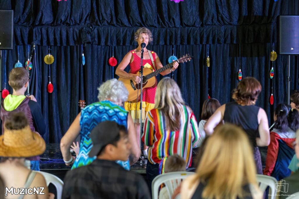 Kath Bee @ Auckland Folk Festival, Kumeu 29/01/2023