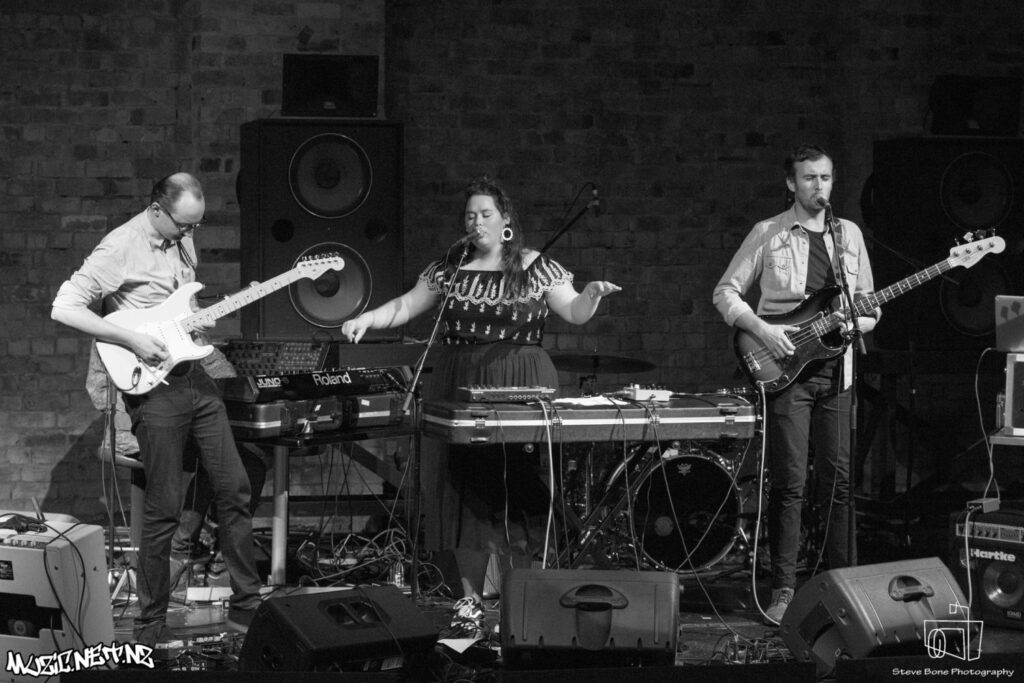 Lydia Cole @ The Vic, Devonport 10/03/2017