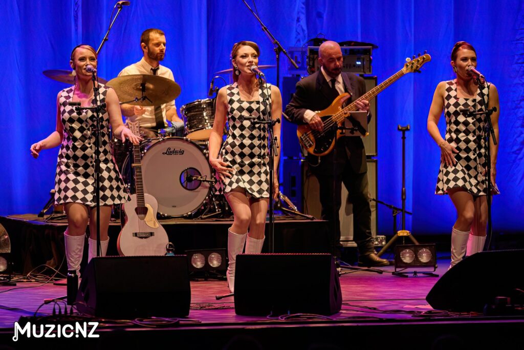 The Up Doos @ St James Theatre, Wellington 06/10/2023