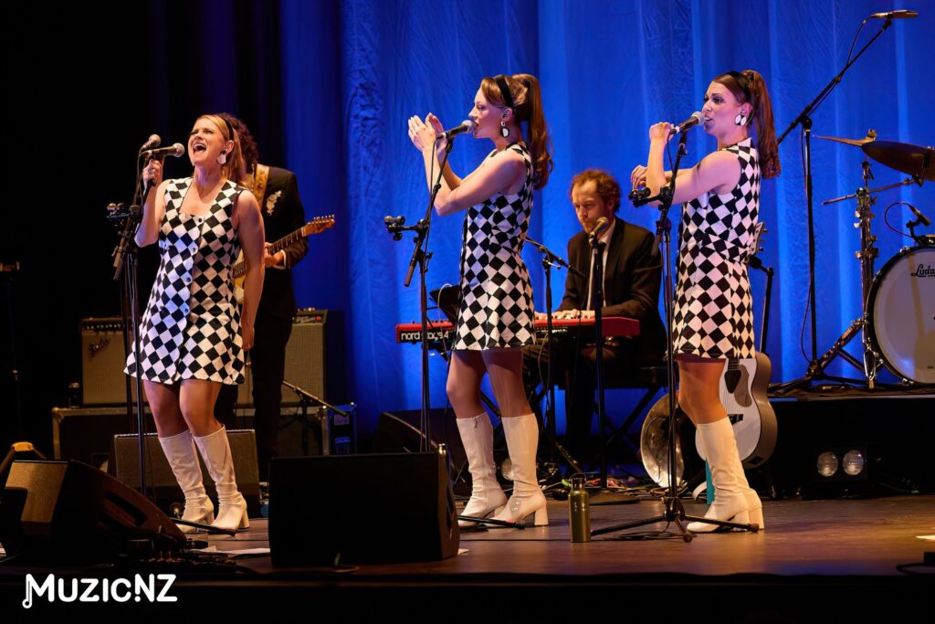 The Up Doos @ St James Theatre, Wellington 06/10/2023