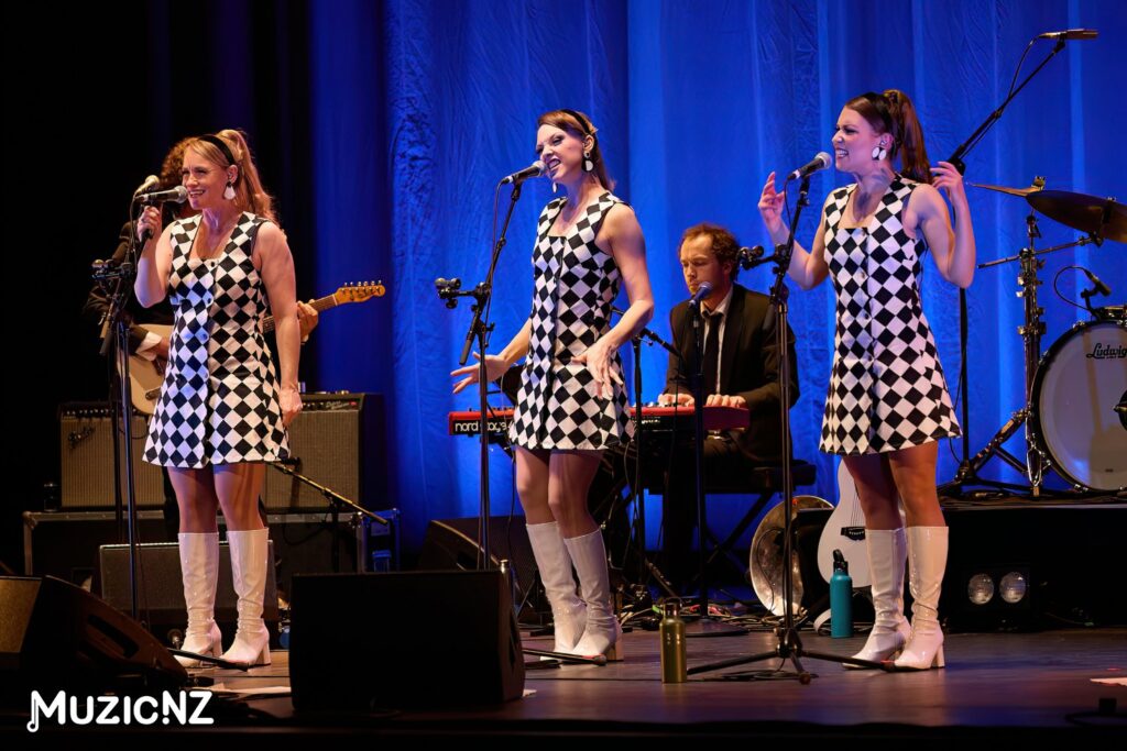 The Up Doos @ St James Theatre, Wellington 06/10/2023