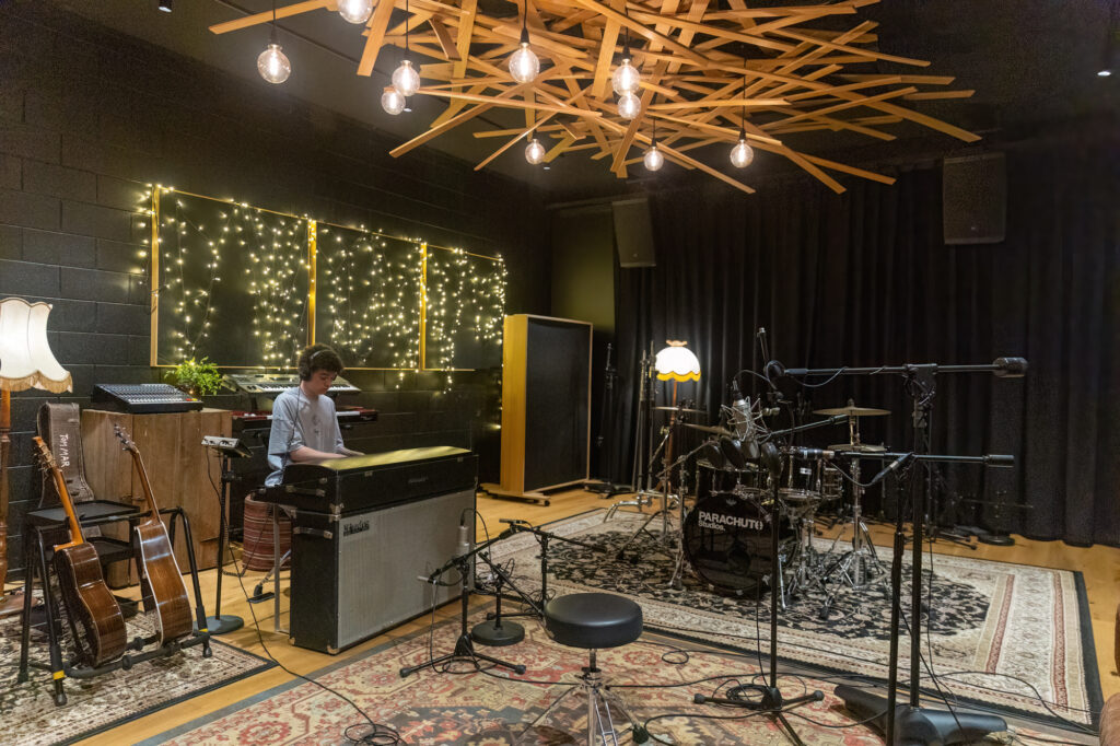 20251114 SalemMāhiaRandall Parachute