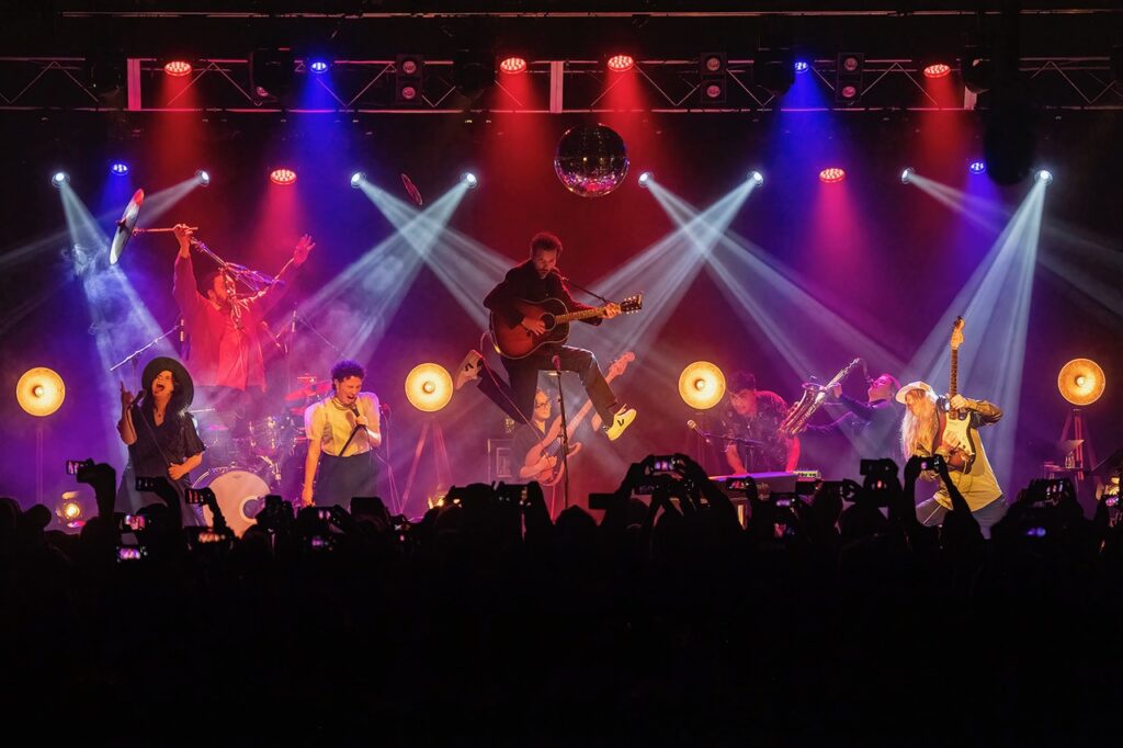 Bretmckenzieband photo riphotovt