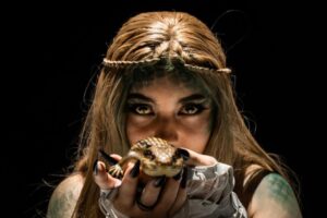 Abby Releases New Single 'freefall'
