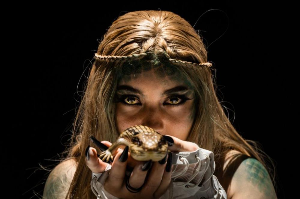 Abby Releases New Single 'freefall'