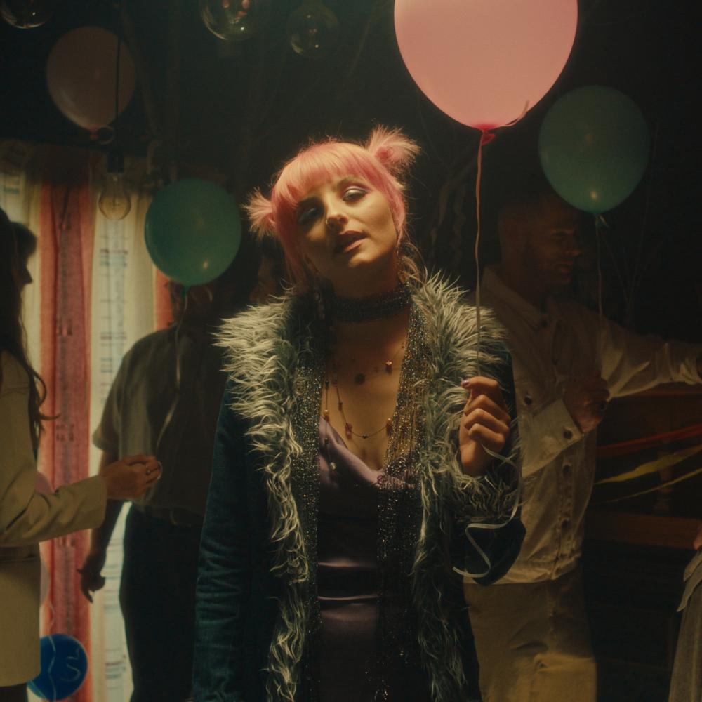 Alt Indie Rocker Mim Jensen Unveils Pensive New Single + Video 'same Blood'