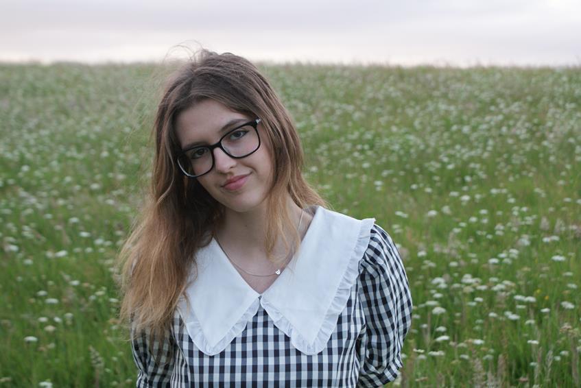Beth Torrance Releases 'tiny Flowers' (single & Music Video)