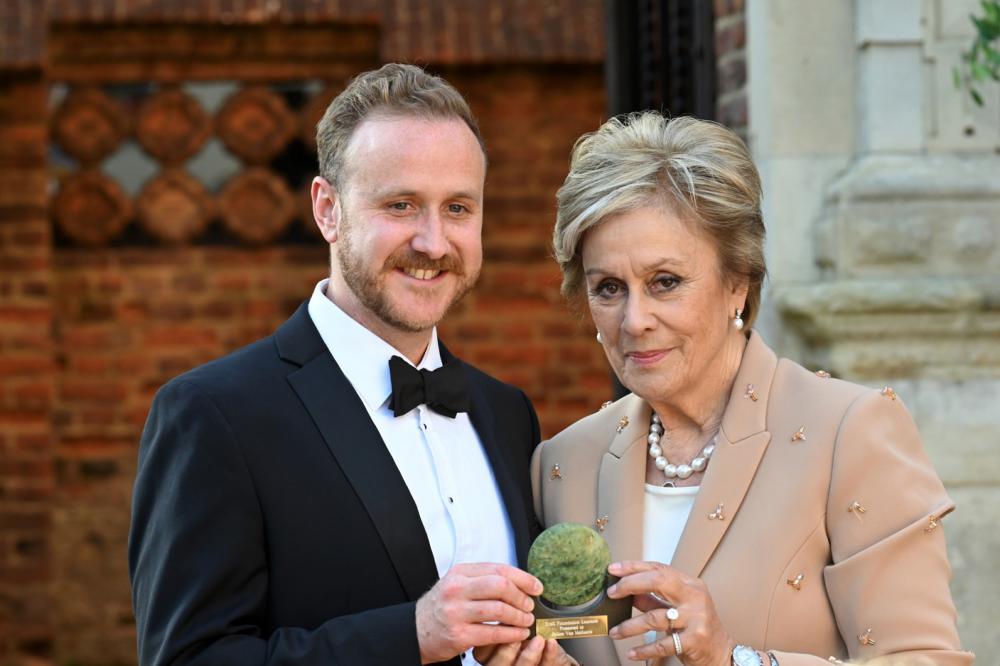 Dame Kiri Gives Kiwi Baritone Life Changing Gift At 80th Birthday Party In London