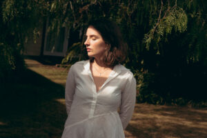 邦楽 Slimcat Emily / Stop The Beat Emily West Releases New Single, 'Bitter' [LISTEN]