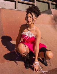 Est&egrave;re Announces Fully Choreographed Mākara Peak Ep Tour