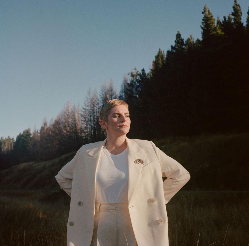 Holly Arrowsmith Releases 'blue Dreams' Title Track From Upcoming Album
